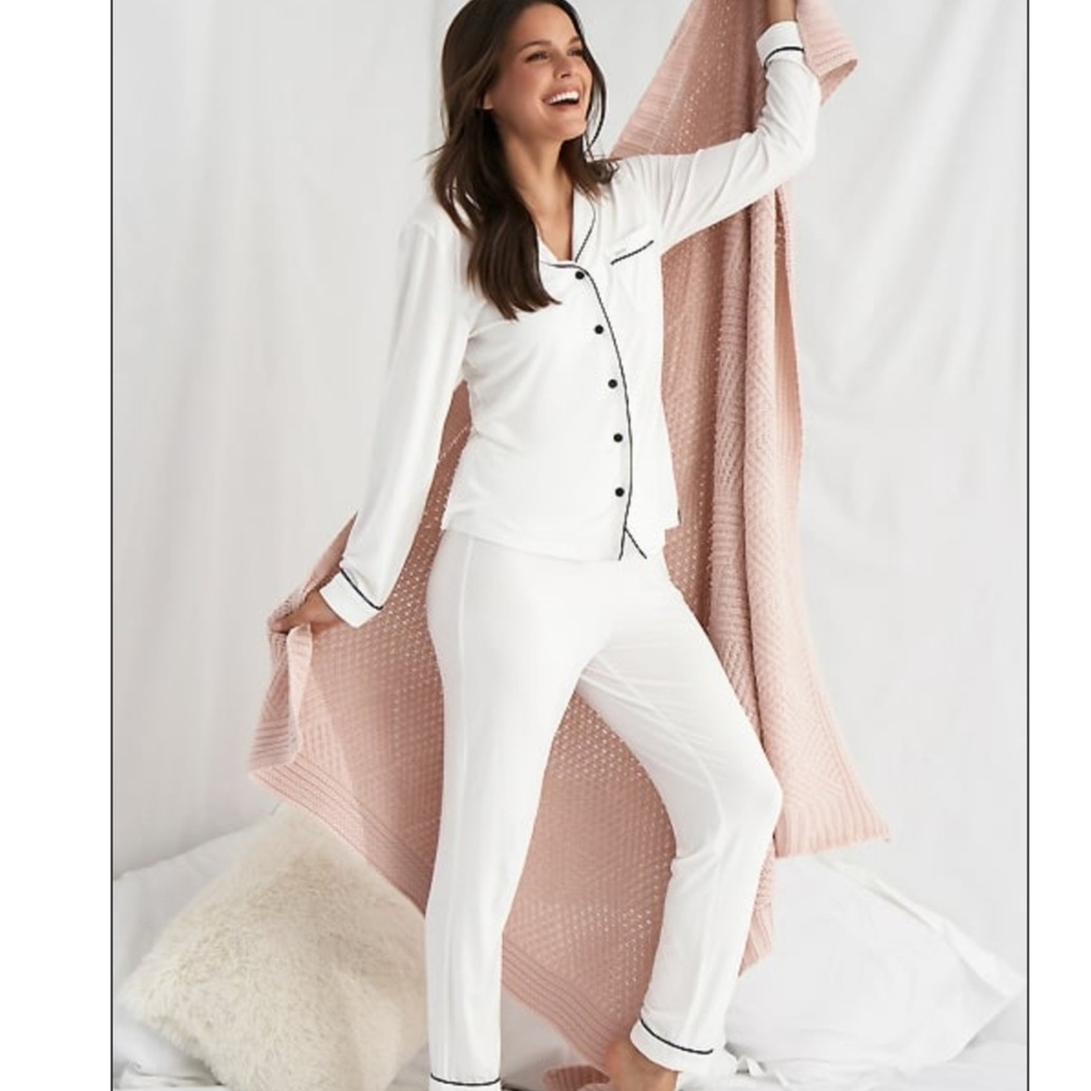 Pretty You London Bamboo Long Pyjama Set - Cream/Black - US 12 - EUC